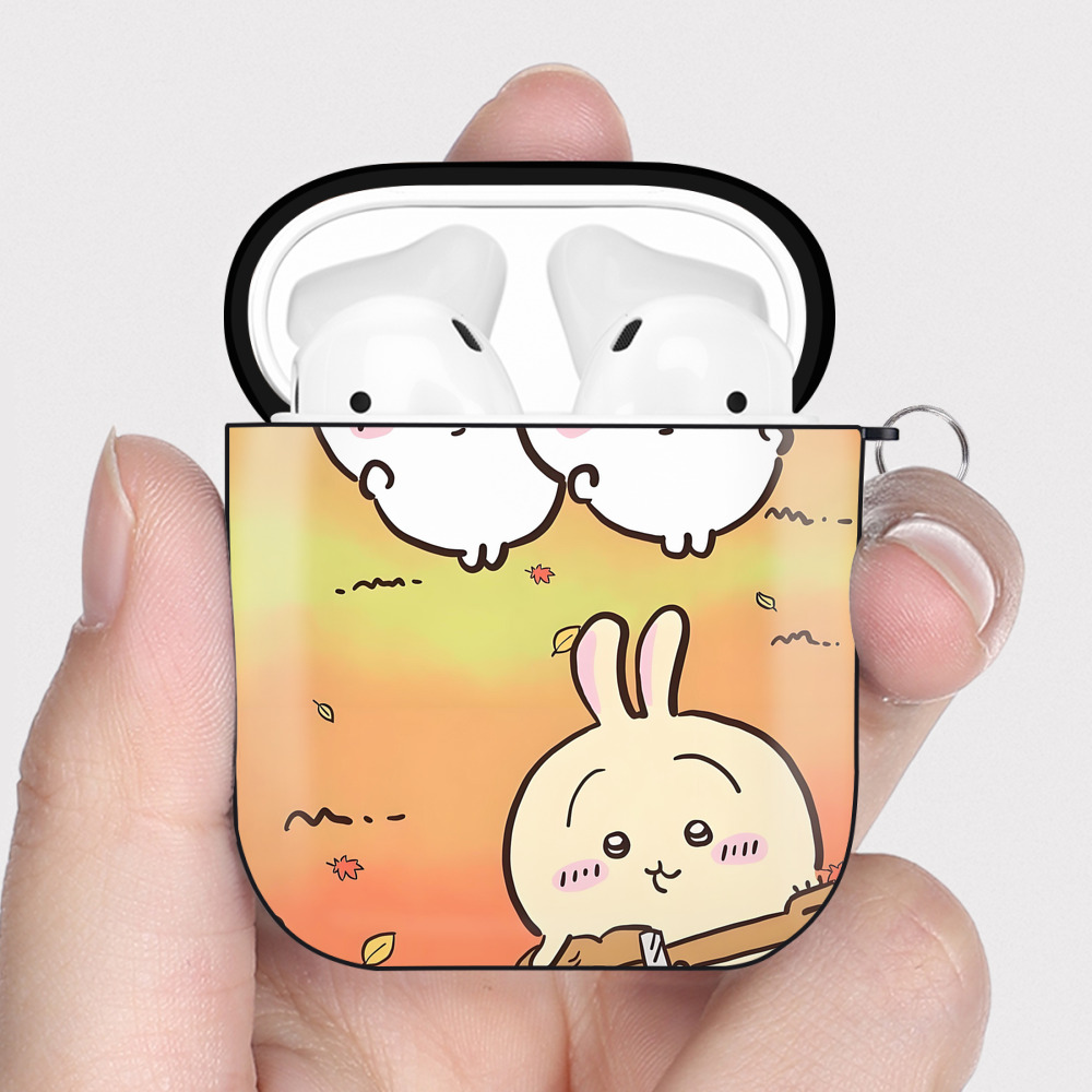 （画像用） ちいかわ Chii-kawa AirPods 第2世代保護ケース ハードシェル ブラック 耐衝撃・防指紋・カラビナ付き
