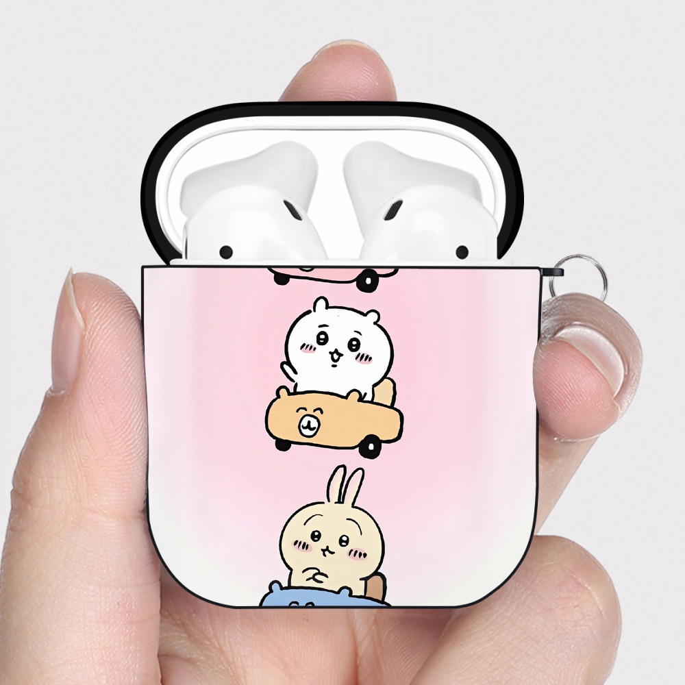 （画像用） ちいかわ Chii-kawa AirPods 第2世代保護ケース ハードシェル ブラック 耐衝撃・防指紋・カラビナ付き