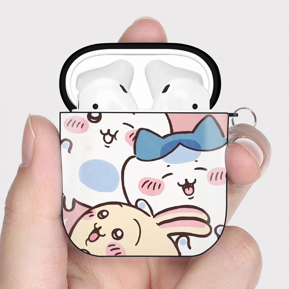 （画像用） ちいかわ Chii-kawa AirPods 第2世代保護ケース ハードシェル ブラック 耐衝撃・防指紋・カラビナ付き