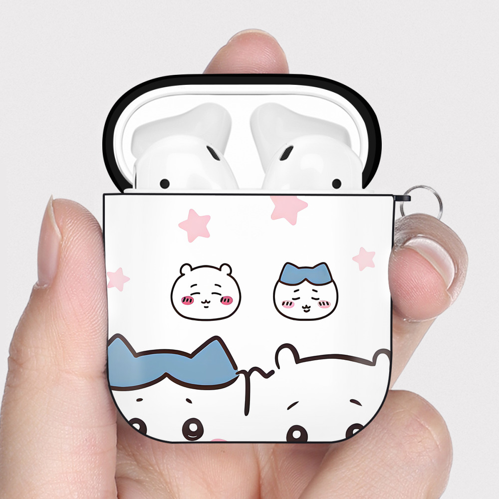 （画像用） ちいかわ Chii-kawa AirPods 第2世代保護ケース ハードシェル ブラック 耐衝撃・防指紋・カラビナ付き