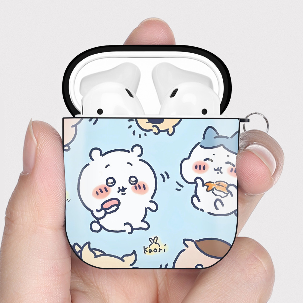 （画像用） ちいかわ Chii-kawa AirPods 第2世代保護ケース ハードシェル ブラック 耐衝撃・防指紋・カラビナ付き