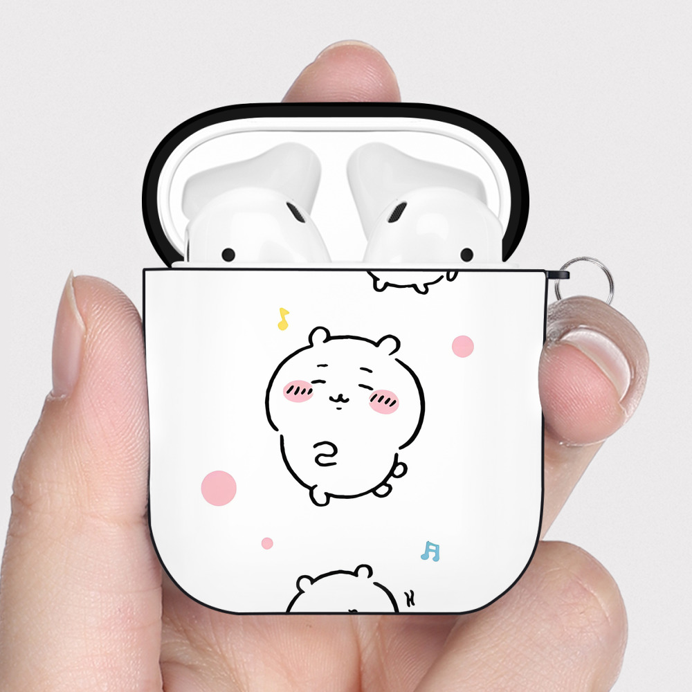 （画像用） ちいかわ Chii-kawa AirPods 第2世代保護ケース ハードシェル ブラック 耐衝撃・防指紋・カラビナ付き