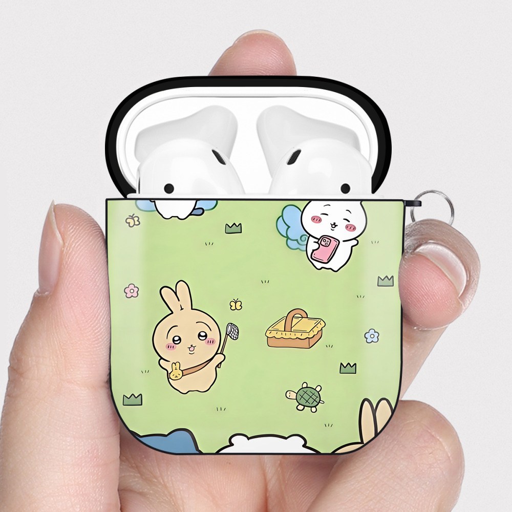 （画像用） ちいかわ Chii-kawa AirPods 第2世代保護ケース ハードシェル ブラック 耐衝撃・防指紋・カラビナ付き