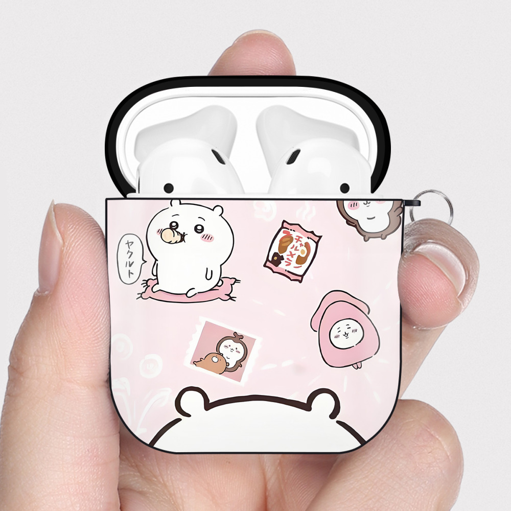 （画像用） ちいかわ Chii-kawa AirPods 第2世代保護ケース ハードシェル ブラック 耐衝撃・防指紋・カラビナ付き