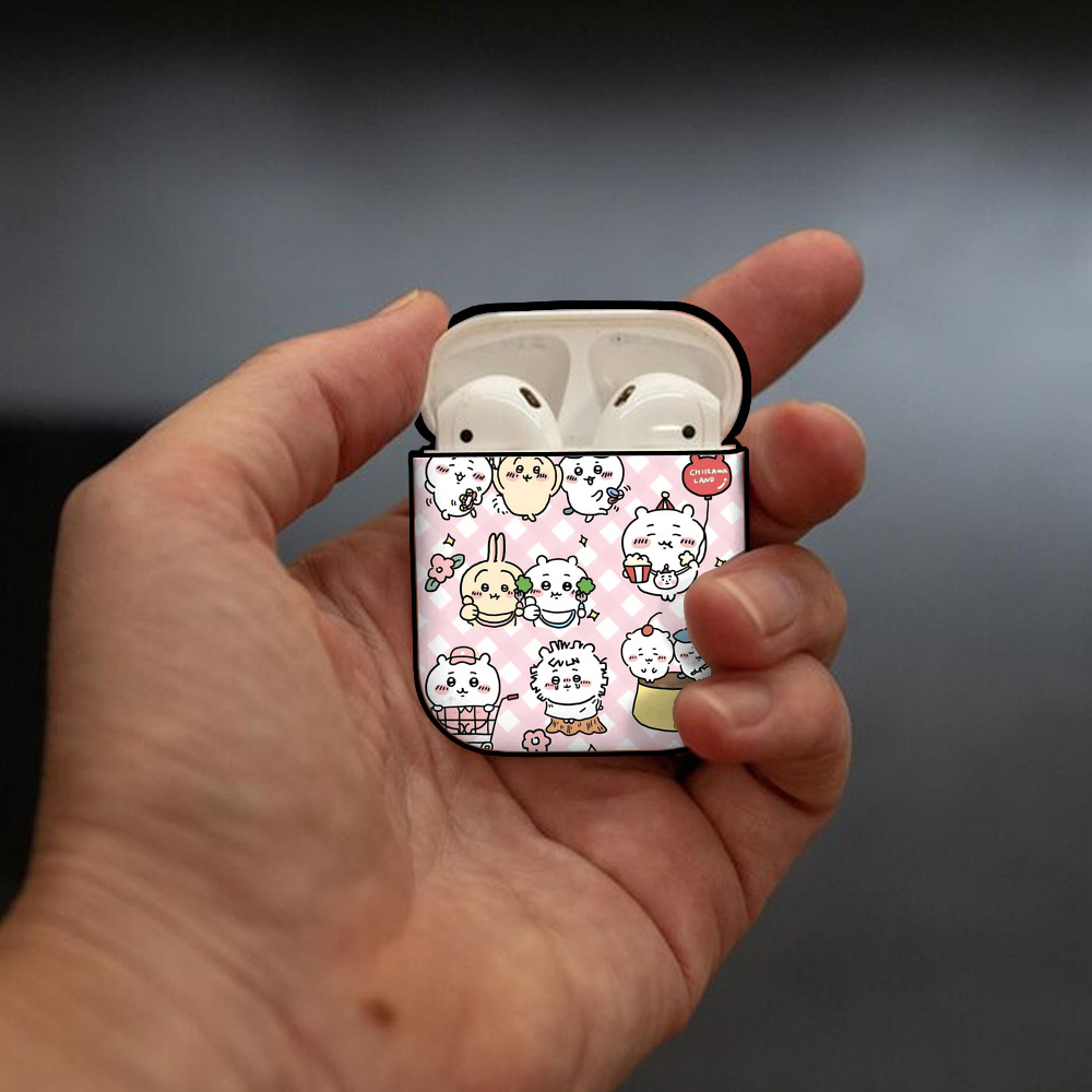 ちいかわ Chii-kawa AirPods 第2世代保護ケース ハードシェル ブラック 耐衝撃・防指紋・カラビナ付き