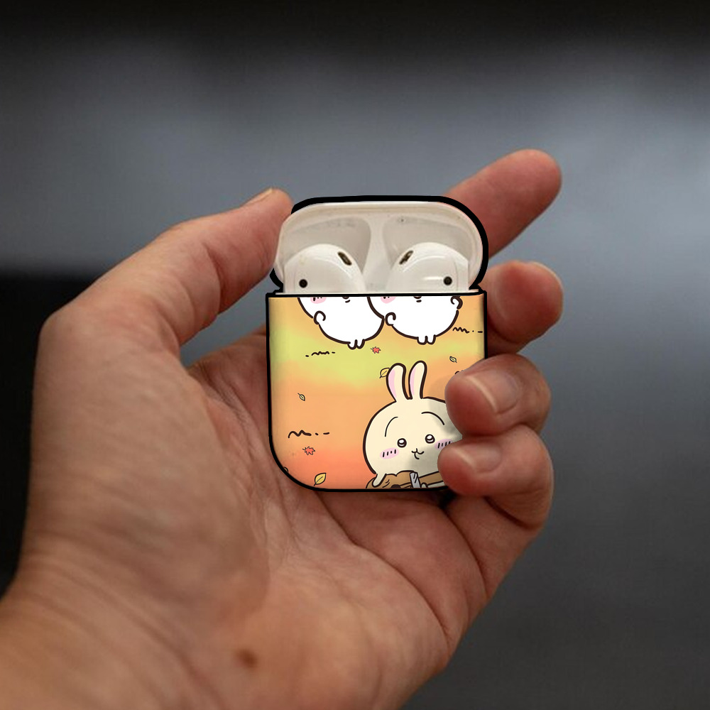 ちいかわ Chii-kawa AirPods 第2世代保護ケース ハードシェル ブラック 耐衝撃・防指紋・カラビナ付き