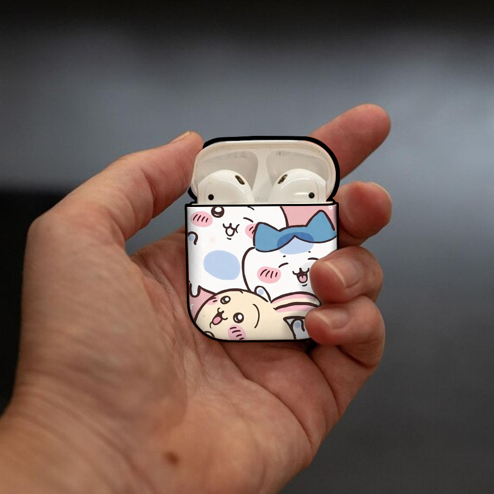 ちいかわ Chii-kawa AirPods 第2世代保護ケース ハードシェル ブラック 耐衝撃・防指紋・カラビナ付き