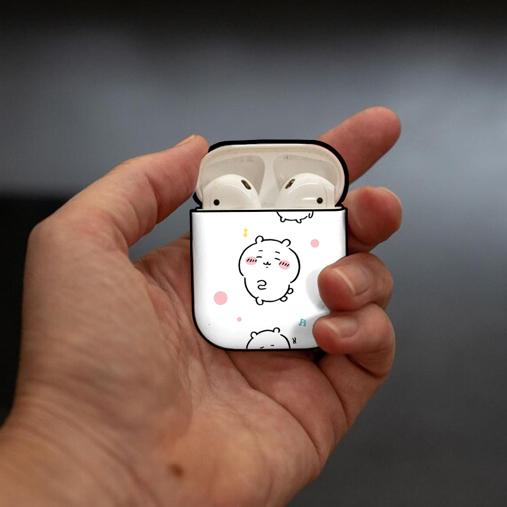ちいかわ Chii-kawa AirPods 第2世代保護ケース ハードシェル ブラック 耐衝撃・防指紋・カラビナ付き