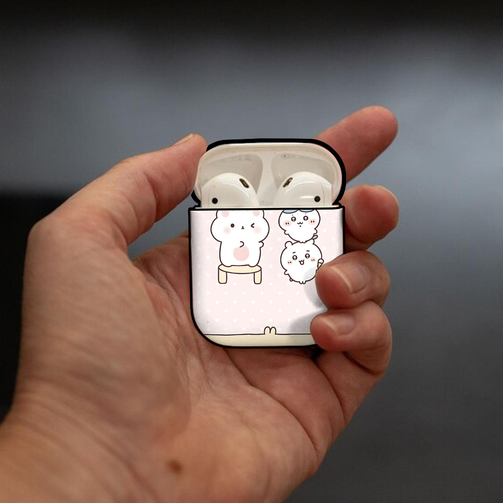 ちいかわ Chii-kawa AirPods 第2世代保護ケース ハードシェル ブラック 耐衝撃・防指紋・カラビナ付き