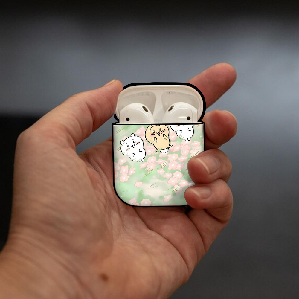 ちいかわ Chii-kawa AirPods 第2世代保護ケース ハードシェル ブラック 耐衝撃・防指紋・カラビナ付き