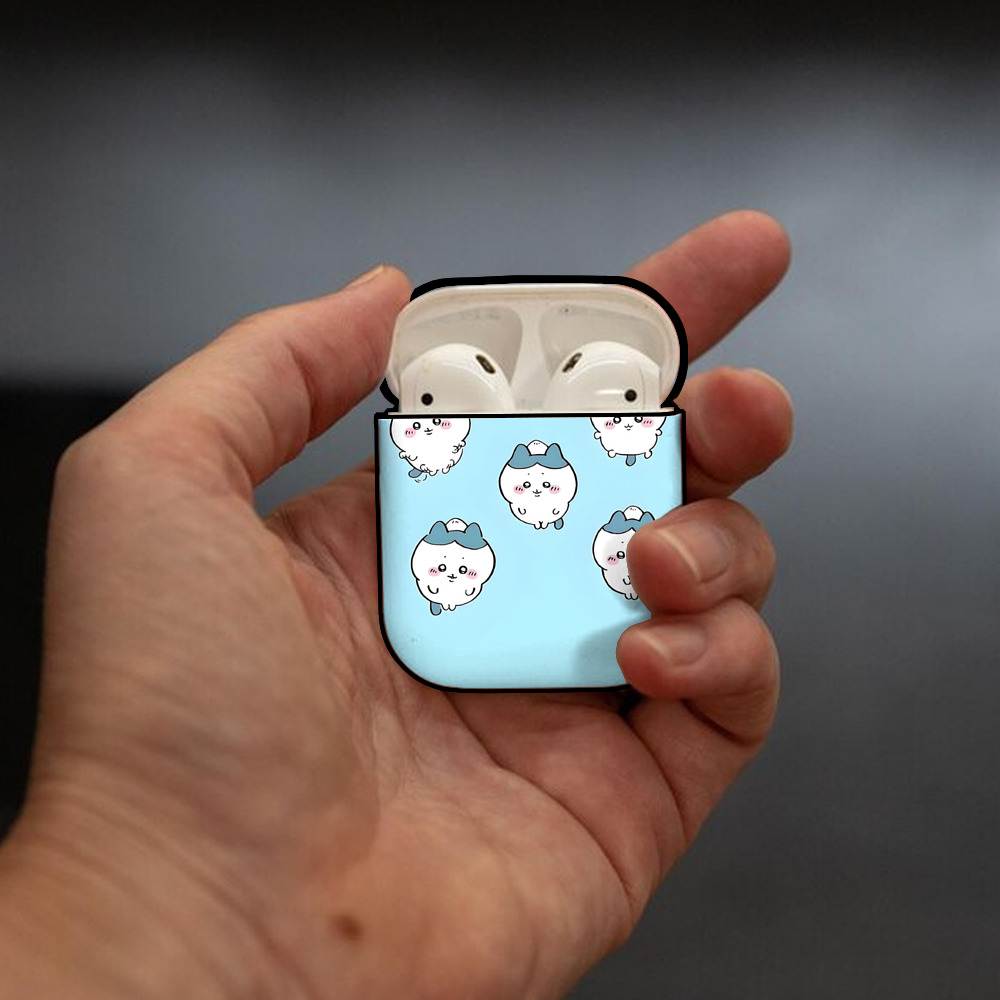 ちいかわ Chii-kawa AirPods 第2世代保護ケース ハードシェル ブラック 耐衝撃・防指紋・カラビナ付き