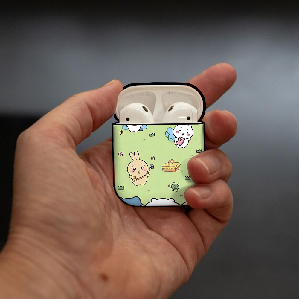 ちいかわ Chii-kawa AirPods 第2世代保護ケース ハードシェル ブラック 耐衝撃・防指紋・カラビナ付き