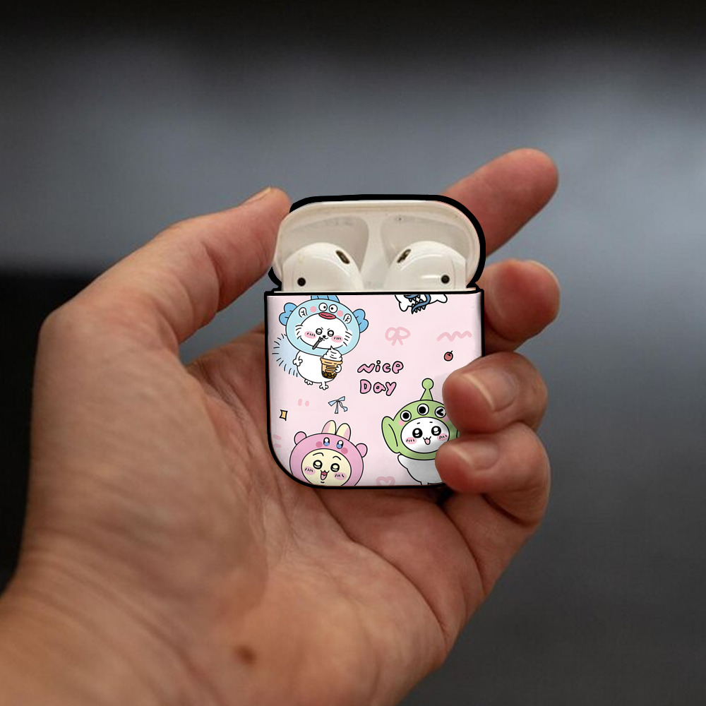 ちいかわ Chii-kawa AirPods 第2世代保護ケース ハードシェル ブラック 耐衝撃・防指紋・カラビナ付き