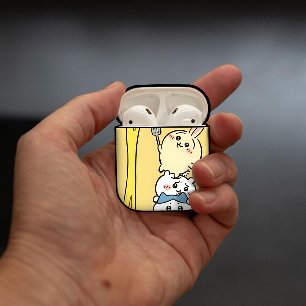 ちいかわ Chii-kawa AirPods 第2世代保護ケース ハードシェル ブラック 耐衝撃・防指紋・カラビナ付き