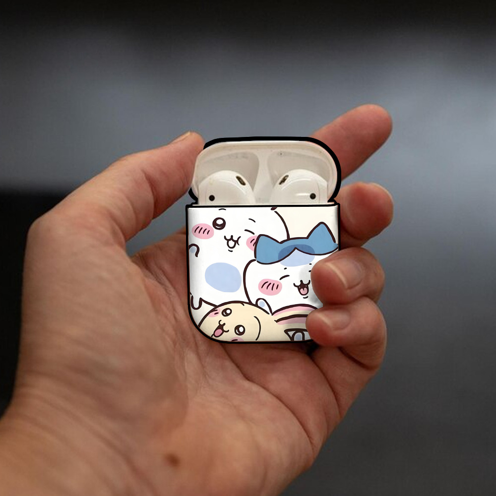 ちいかわ Chii-kawa AirPods 第2世代保護ケース ハードシェル ブラック 耐衝撃・防指紋・カラビナ付き
