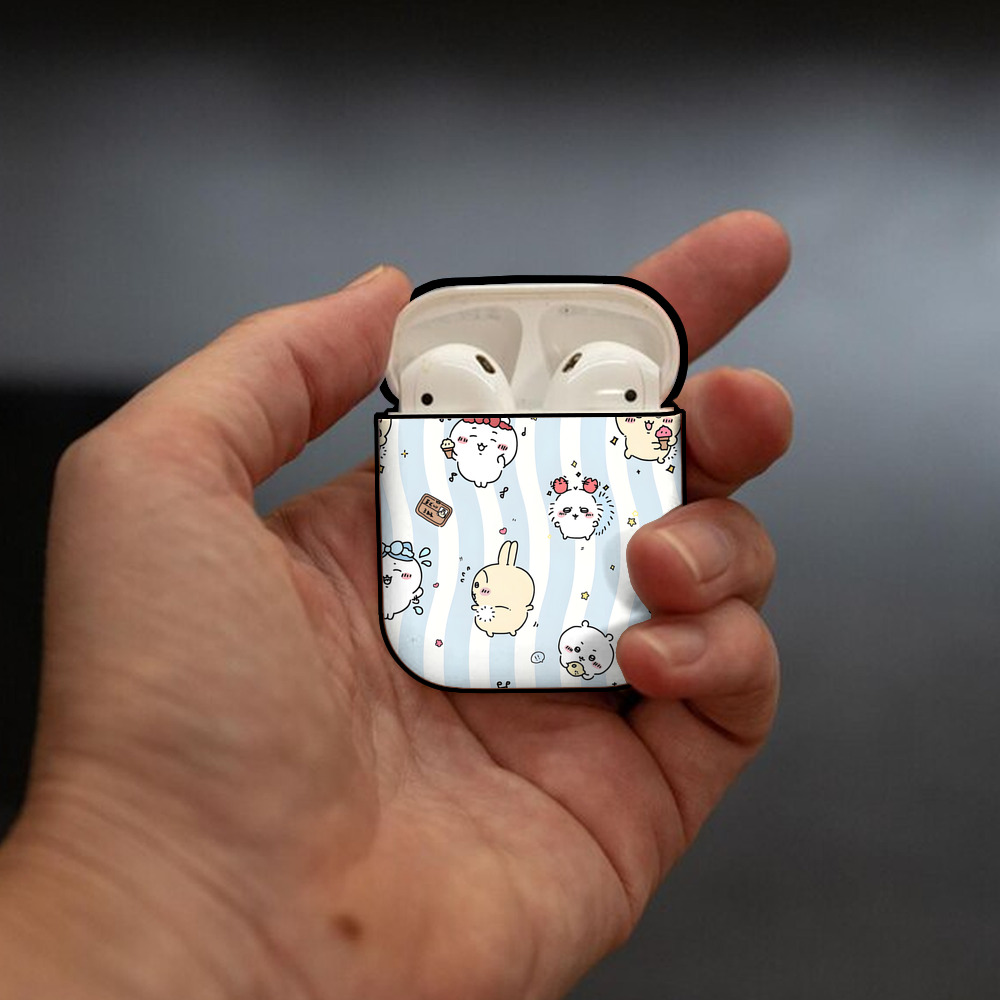 ちいかわ Chii-kawa AirPods 第2世代保護ケース ハードシェル ブラック 耐衝撃・防指紋・カラビナ付き