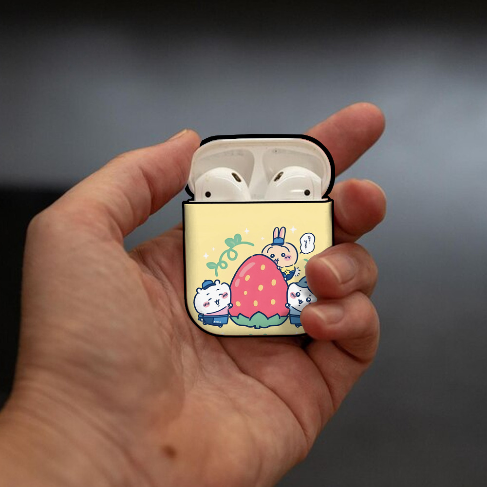 ちいかわ Chii-kawa AirPods 第2世代保護ケース ハードシェル ブラック 耐衝撃・防指紋・カラビナ付き