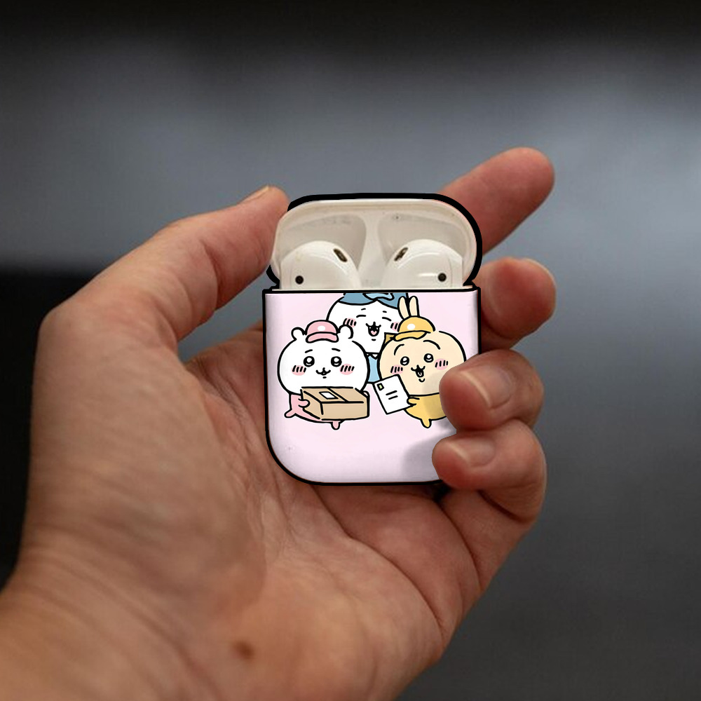 ちいかわ Chii-kawa AirPods 第2世代保護ケース ハードシェル ブラック 耐衝撃・防指紋・カラビナ付き
