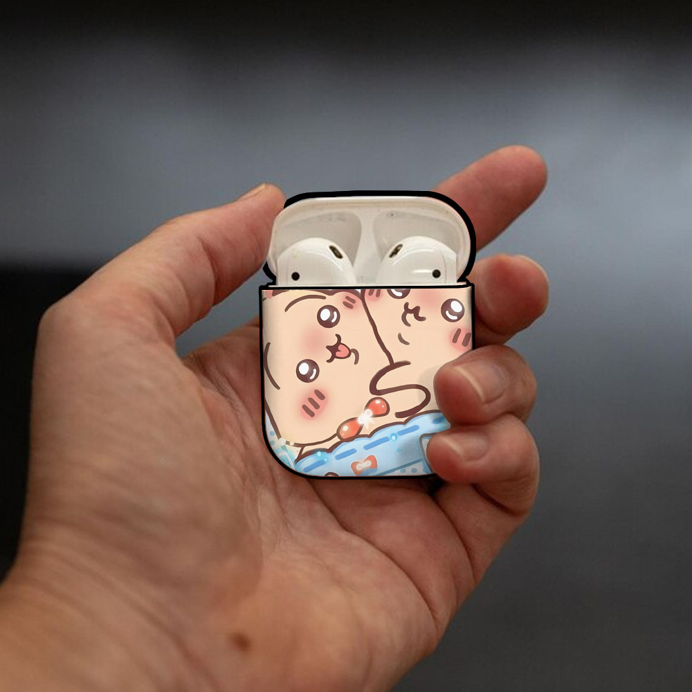 ちいかわ Chii-kawa AirPods 第2世代保護ケース ハードシェル ブラック 耐衝撃・防指紋・カラビナ付き