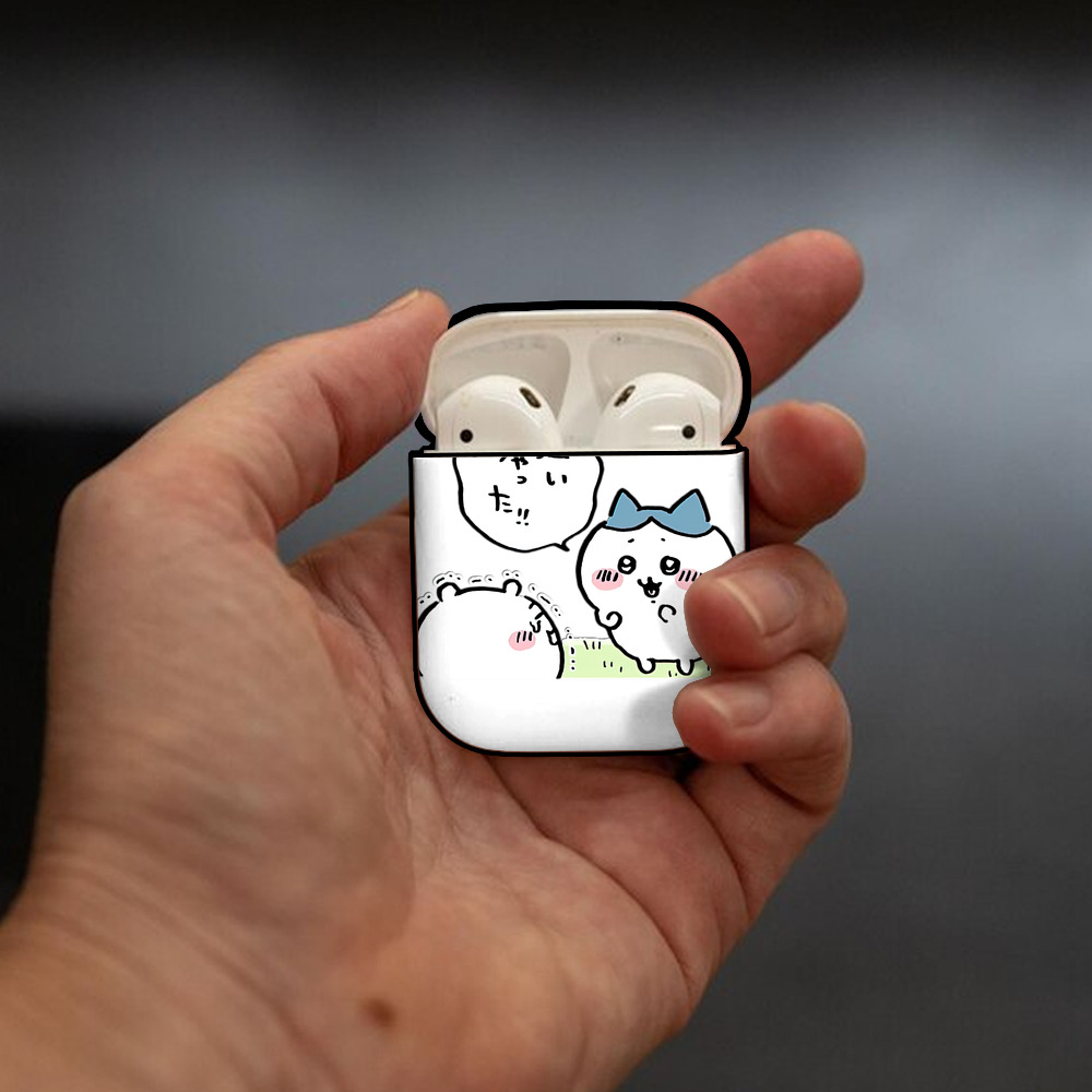 ちいかわ ハチワレ Chii-kawa hachiware AirPods 第2世代保護ケース ハードシェル ブラック 耐衝撃・防指紋・カラビナ付き