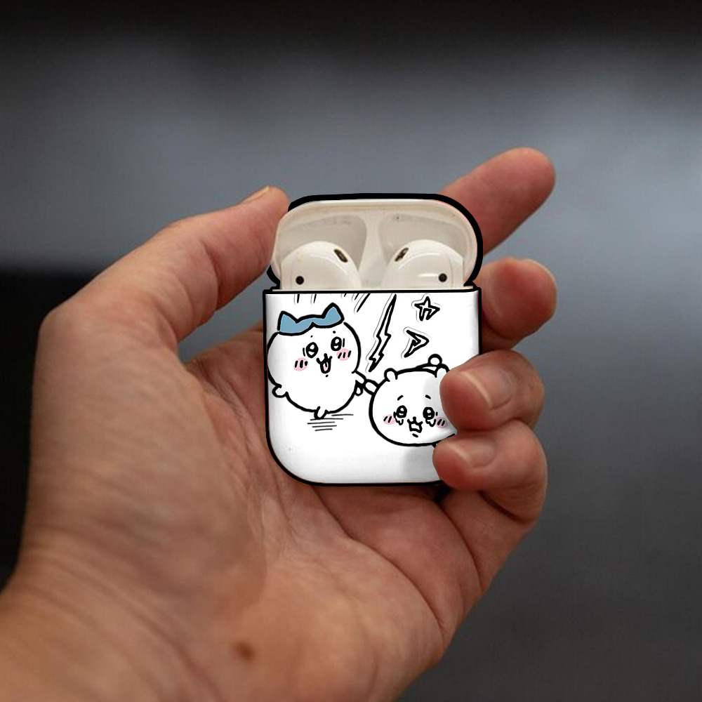 ちいかわ ハチワレ Chii-kawa hachiware AirPods 第2世代保護ケース ハードシェル ブラック 耐衝撃・防指紋・カラビナ付き