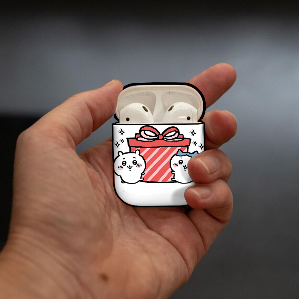 ちいかわ ハチワレ Chii-kawa hachiware AirPods 第2世代保護ケース ハードシェル ブラック 耐衝撃・防指紋・カラビナ付き