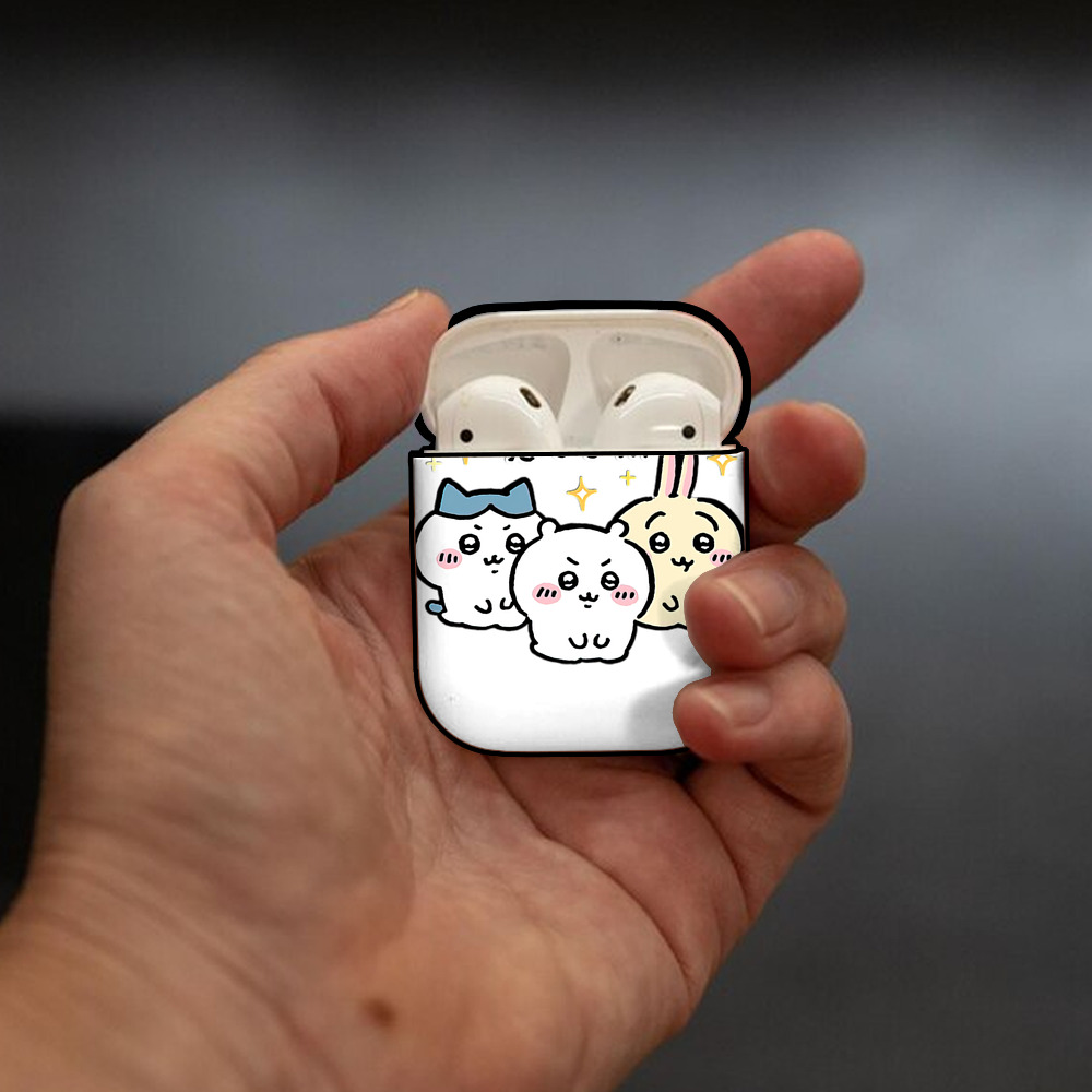 ちいかわ ハチワレ Chii-kawa hachiware AirPods 第2世代保護ケース ハードシェル ブラック 耐衝撃・防指紋・カラビナ付き
