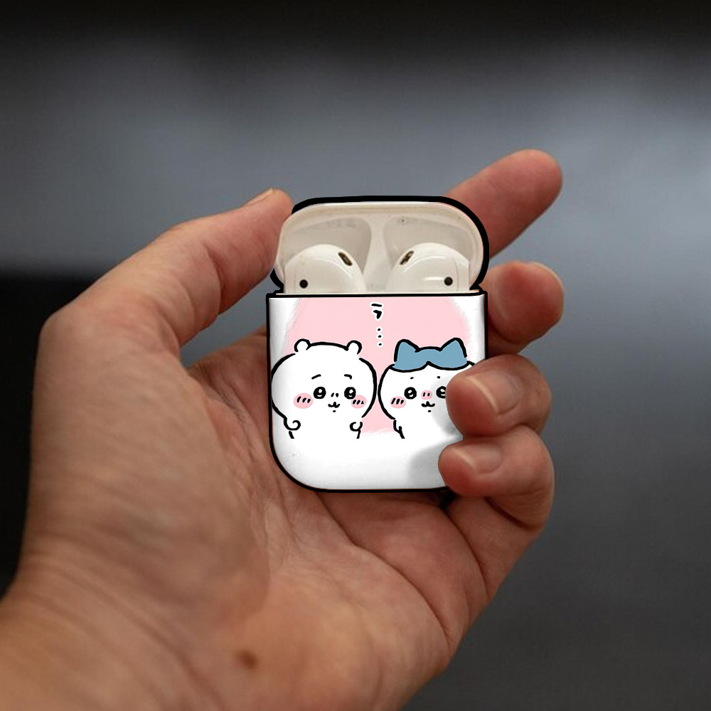 ちいかわ ハチワレ Chii-kawa hachiware AirPods 第2世代保護ケース ハードシェル ブラック 耐衝撃・防指紋・カラビナ付き