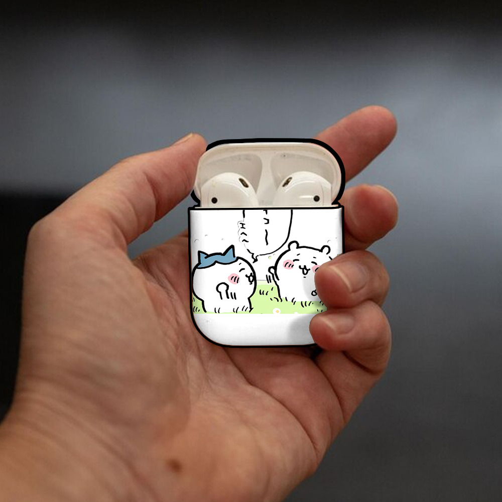 ちいかわ ちいかわ Chii-kawa chiikawa AirPods 第2世代保護ケース ハードシェル ブラック 耐衝撃・防指紋・カラビナ付き