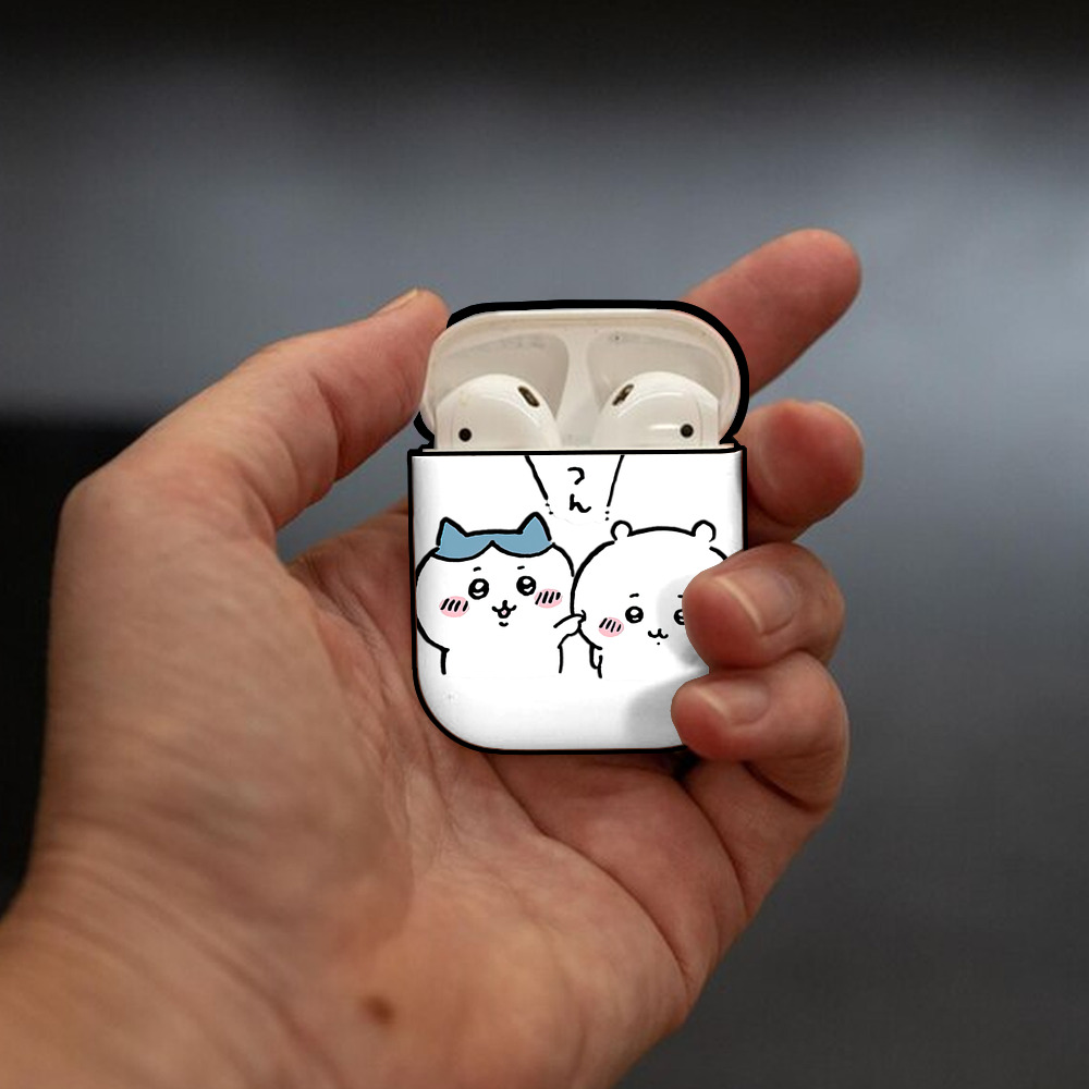ちいかわ ちいかわ Chii-kawa chiikawa AirPods 第2世代保護ケース ハードシェル ブラック 耐衝撃・防指紋・カラビナ付き