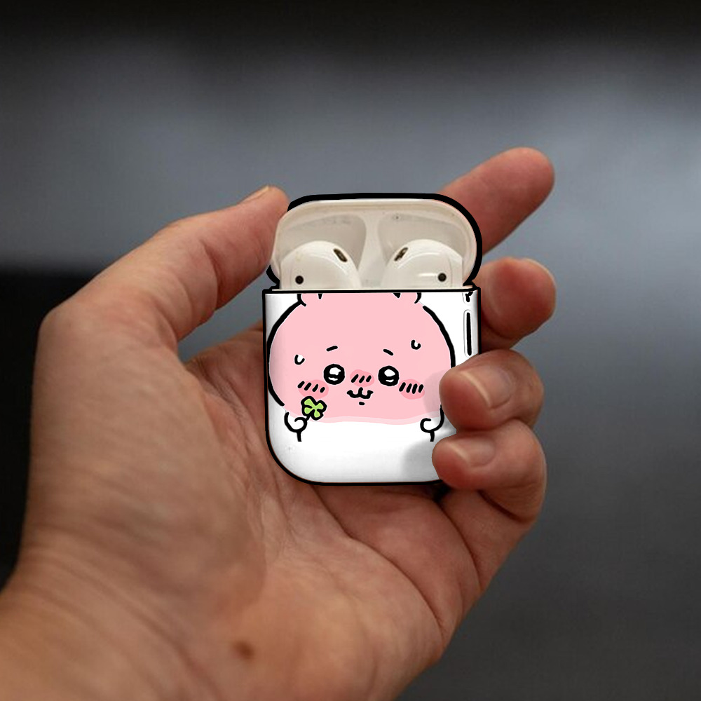 ちいかわ ちいかわ Chii-kawa chiikawa AirPods 第2世代保護ケース ハードシェル ブラック 耐衝撃・防指紋・カラビナ付き