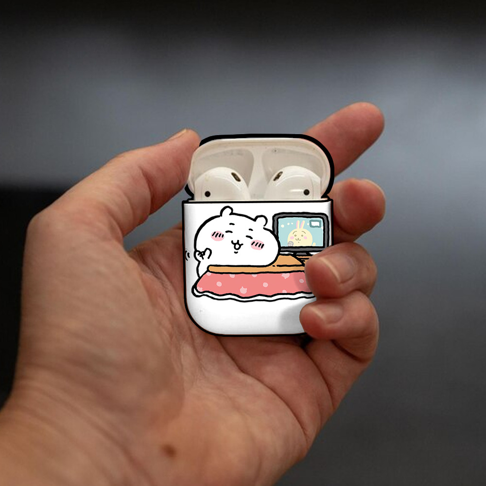 ちいかわ ちいかわ Chii-kawa chiikawa AirPods 第2世代保護ケース ハードシェル ブラック 耐衝撃・防指紋・カラビナ付き