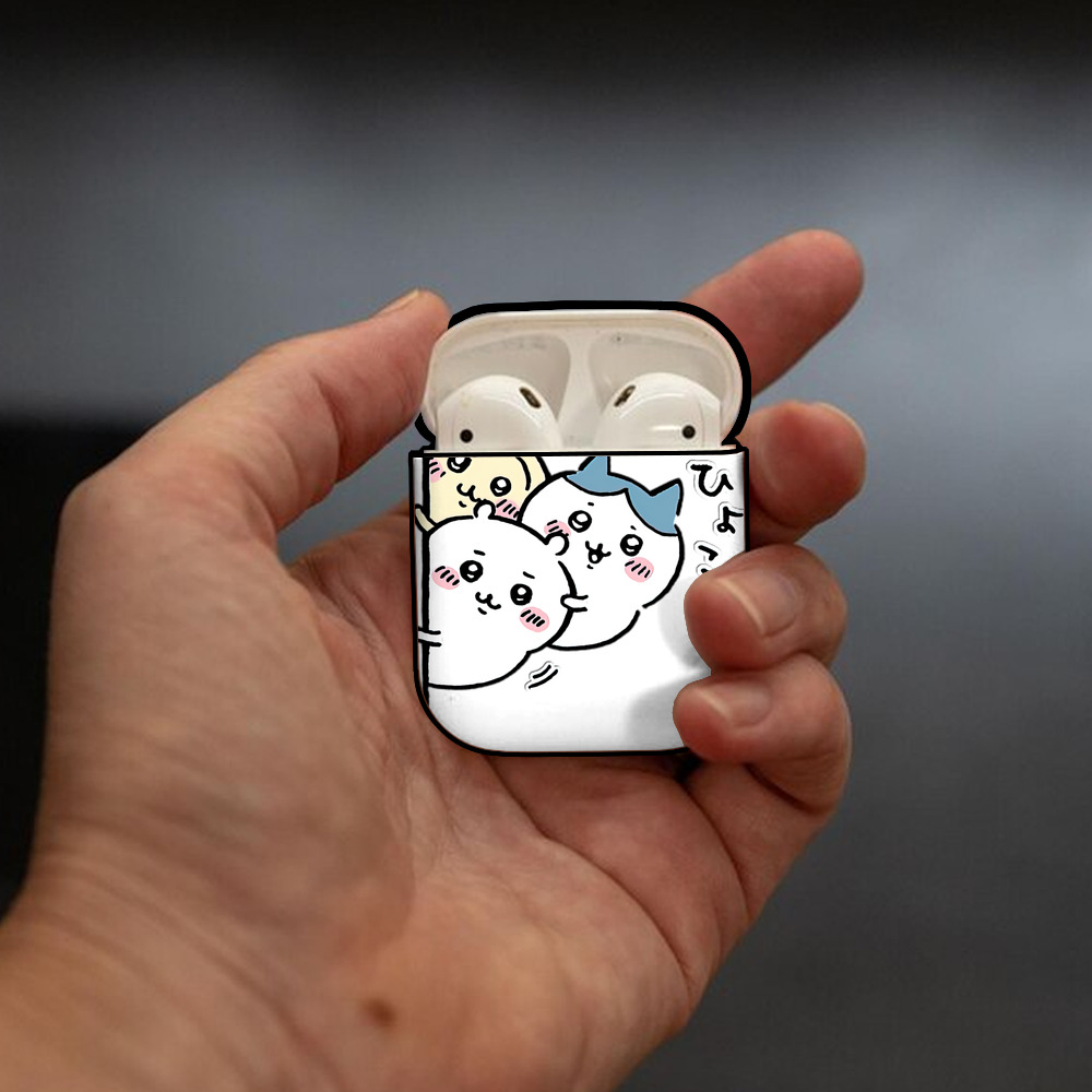 ちいかわ うさぎ Chii-kawa usagi AirPods 第2世代保護ケース ハードシェル ブラック 耐衝撃・防指紋・カラビナ付き