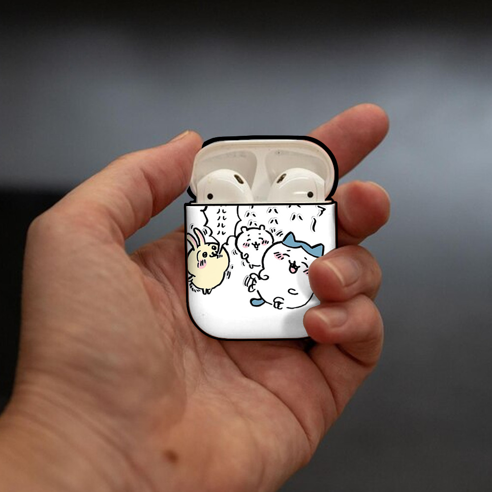 ちいかわ うさぎ Chii-kawa usagi AirPods 第2世代保護ケース ハードシェル ブラック 耐衝撃・防指紋・カラビナ付き