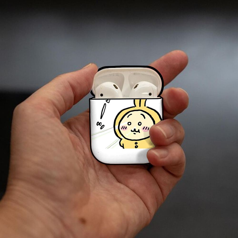 ちいかわ うさぎ Chii-kawa usagi AirPods 第2世代保護ケース ハードシェル ブラック 耐衝撃・防指紋・カラビナ付き