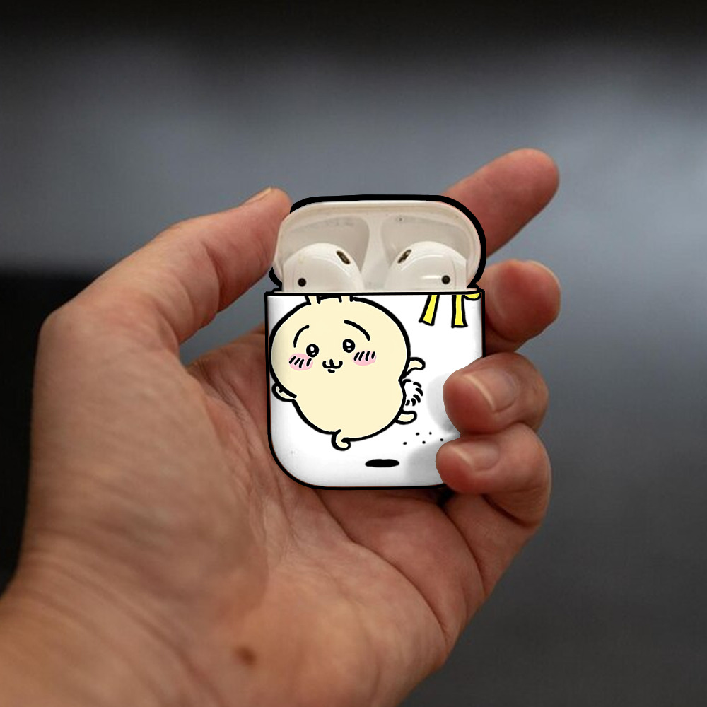 ちいかわ うさぎ Chii-kawa usagi AirPods 第2世代保護ケース ハードシェル ブラック 耐衝撃・防指紋・カラビナ付き