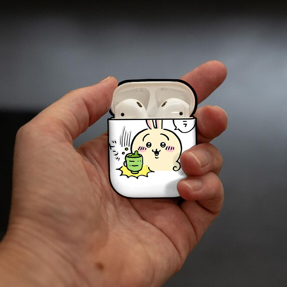 ちいかわ うさぎ Chii-kawa usagi AirPods 第2世代保護ケース ハードシェル ブラック 耐衝撃・防指紋・カラビナ付き