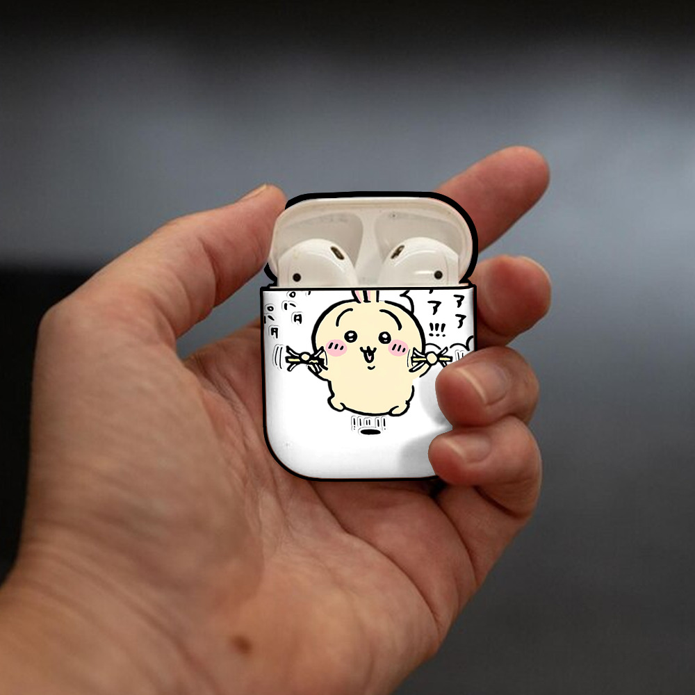 ちいかわ うさぎ Chii-kawa usagi AirPods 第2世代保護ケース ハードシェル ブラック 耐衝撃・防指紋・カラビナ付き