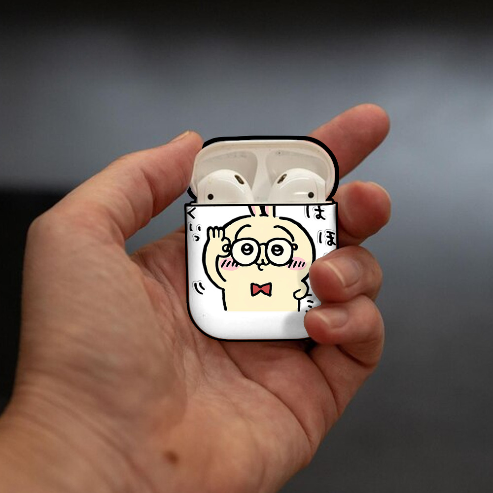 ちいかわ うさぎ Chii-kawa usagi AirPods 第2世代保護ケース ハードシェル ブラック 耐衝撃・防指紋・カラビナ付き