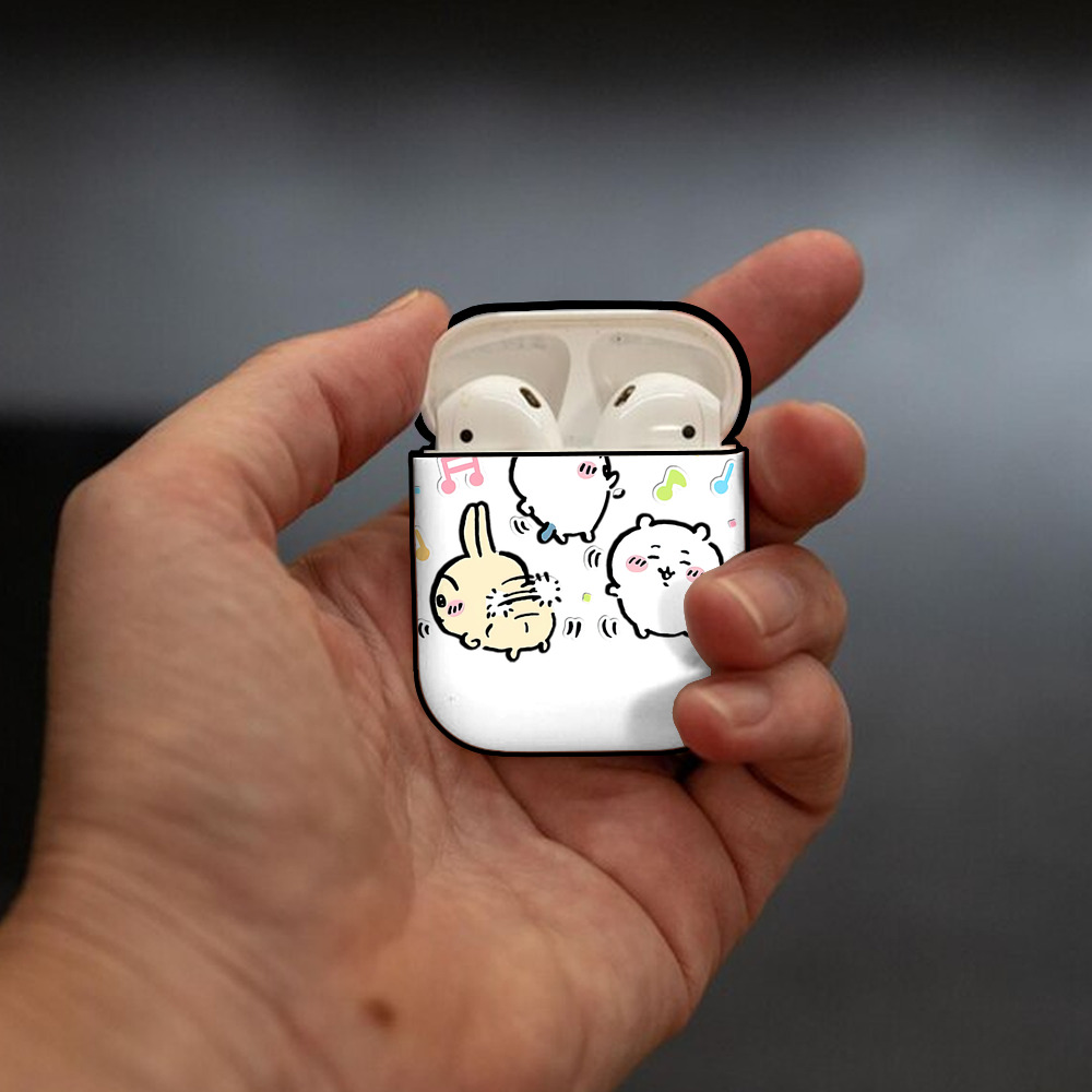 ちいかわ うさぎ Chii-kawa usagi AirPods 第2世代保護ケース ハードシェル ブラック 耐衝撃・防指紋・カラビナ付き