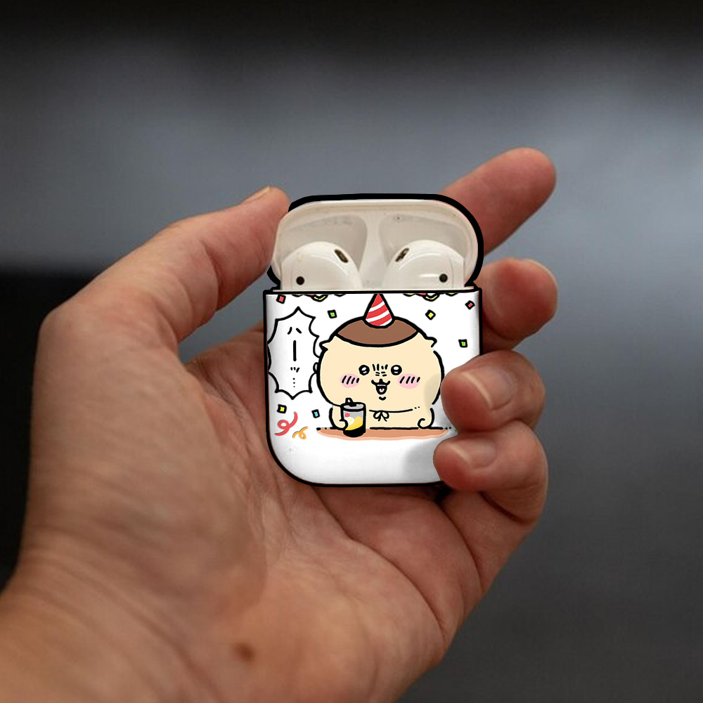 ちいかわ くりまんじゅう Chii-kawa kuri manjū AirPods 第2世代保護ケース ハードシェル ブラック 耐衝撃・防指紋・カラビナ付き